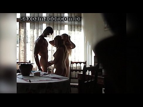❤️ Els amics sexuals conviden un home gegant i un trio amb ell ❤❌ Vídeo de merda al ca.sexafinkarasskaz.ru ☑