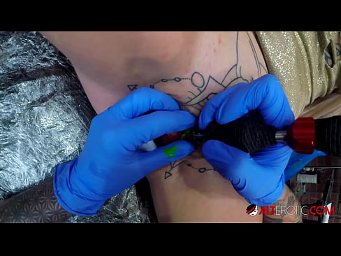❤️ La bomba Sully Savage, molt tatuada, es va tatuar al clítoris ❤❌ Vídeo de merda  al ca.sexafinkarasskaz.ru ☑