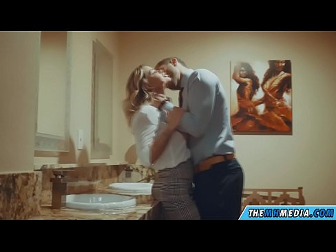 ❤️ Quan una rossa tetona et sedueix en un lavabo públic ❤❌ Vídeo de merda al ca.sexafinkarasskaz.ru ☑